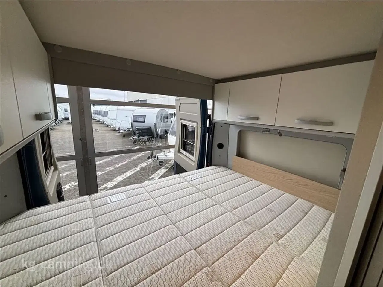 Billede 10 - 2022 - Hymer Free 540 BLUE EVOLUTION   Udstyr inkluderet: 2x Lithium-batteri • Solcelleanlæg • Markise • Hævesængetag • Fuld LED-lys • Automatisk klimaanlæg • Elektrisk håndbremse