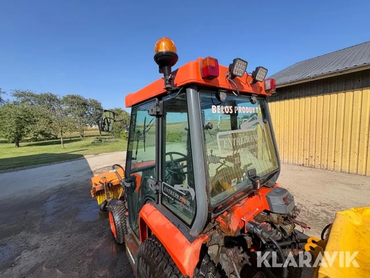 Billede 10 - Traktor Kubota STV36 med kost og spreder