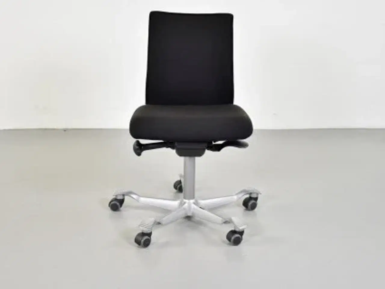 Billede 1 - Häg h05 5200 kontorstol med sort polster og gråt stel