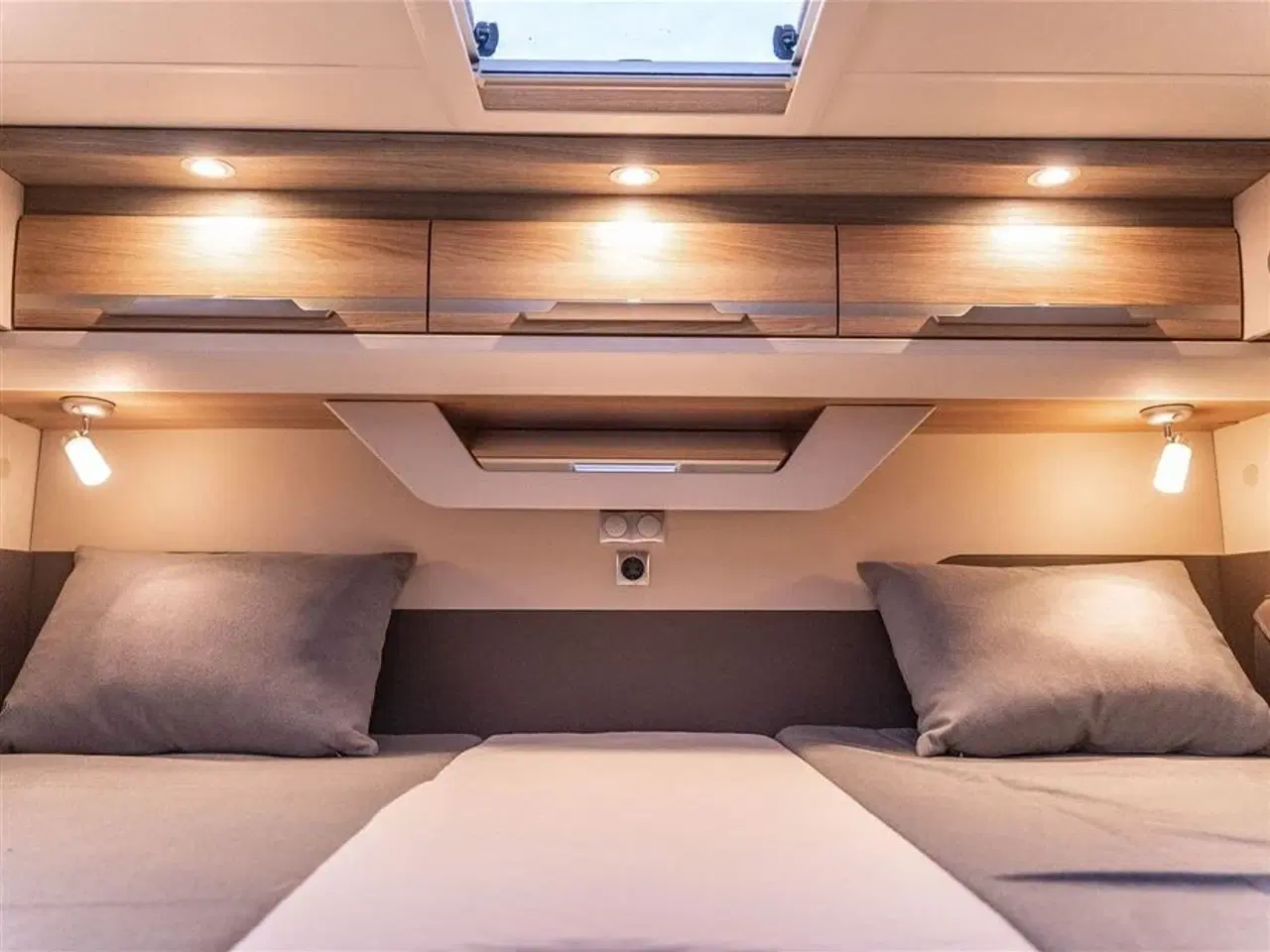 Billede 16 - 2017 - Knaus Sky TI 650 MEG Platinum Selection Automatgear og langsgående senge