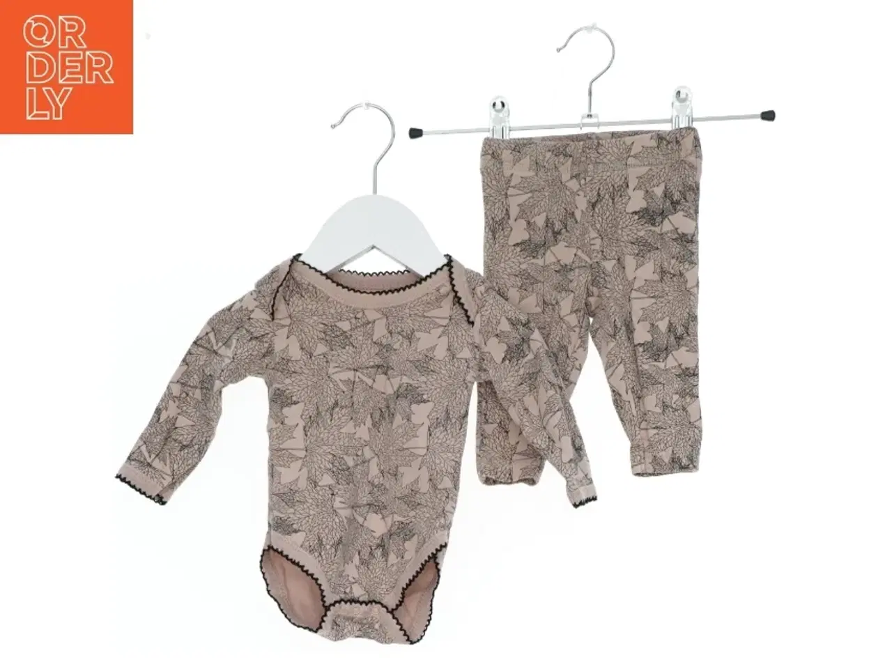 Billede 1 - Baby sæt med body og bukser med bladprint fra Petit (str. 62)