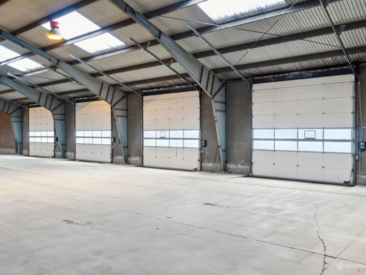 Billede 11 - 2.080 m2 logistiklejemål med 6 porte og en loftshøjde på 8 m.  beliggende i Hvidovre.