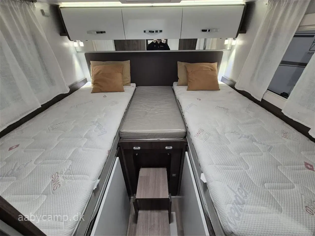 Billede 19 - 2024 - Benimar Tessoro T463 Special Edition   Nk. pakke. Automatgear. solceller. markise. to stk. 95Ah Batterier. smart tv med soundbar. lyse lædersæder.  KUN 16000 KM!!!