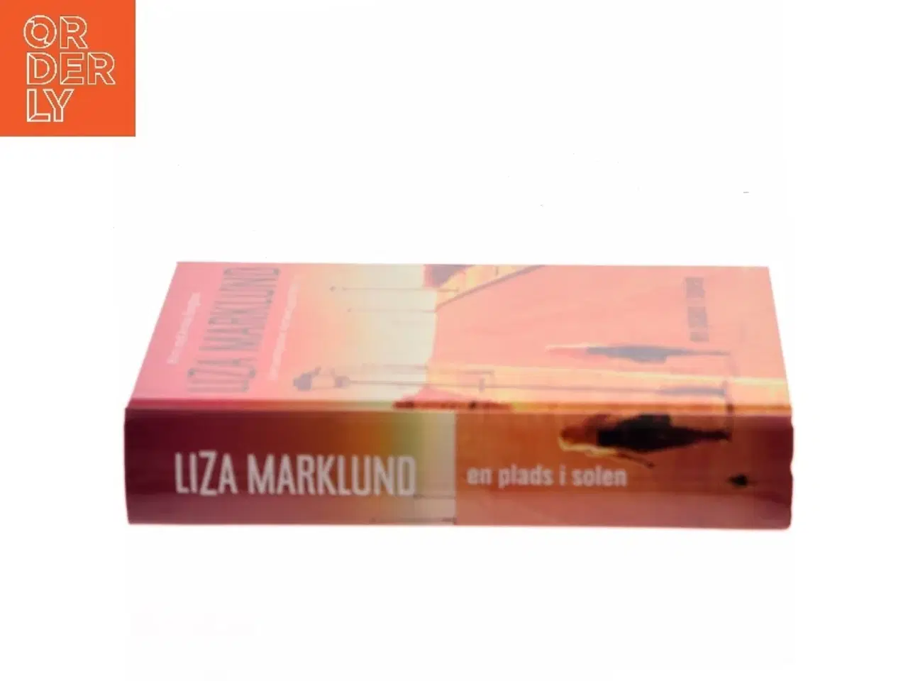 Billede 2 - En plads i solen : krimi af Liza Marklund (Bog)