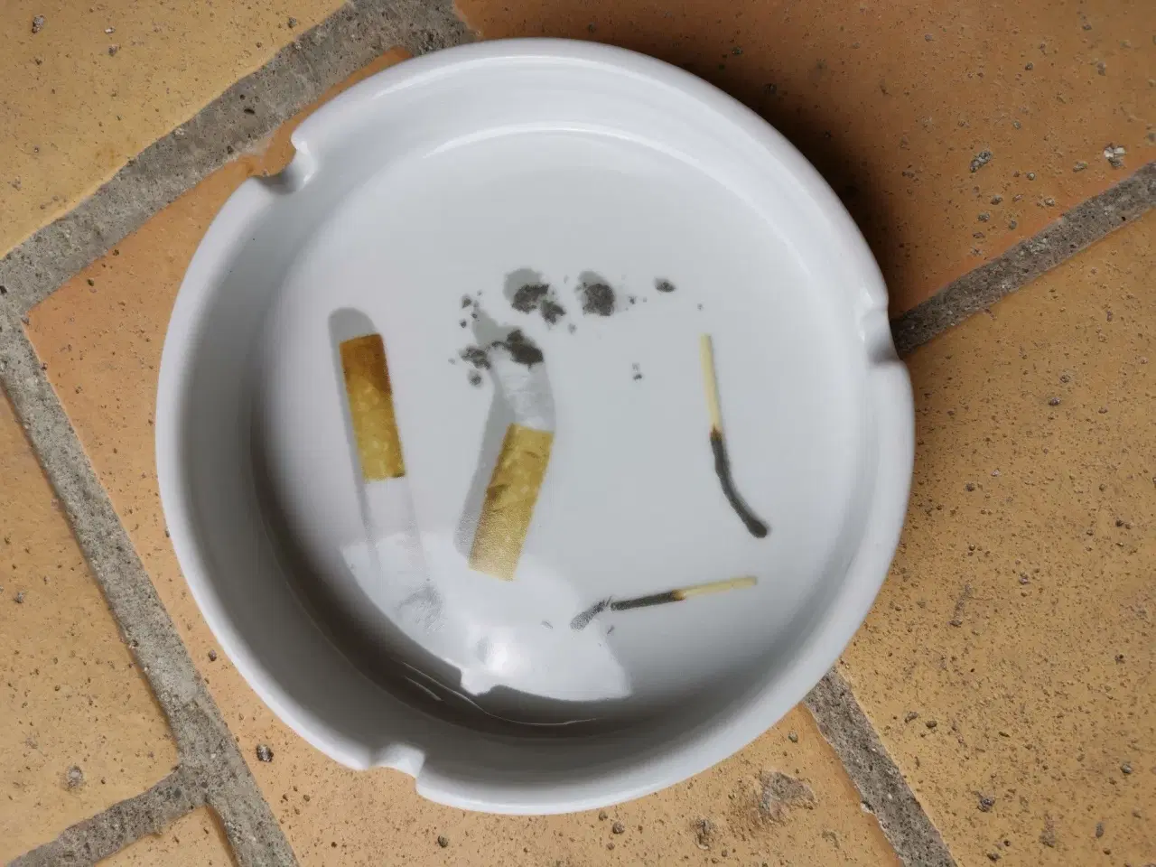 Billede 1 - Cigaret motiv askebæger