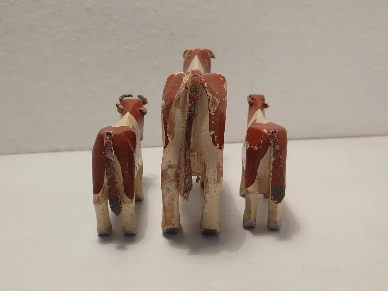 Billede 4 - Fængselslegetøj:3stk brunbrogede køer.Største L 13