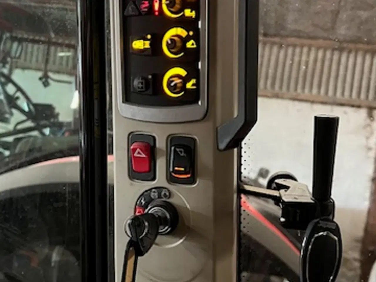 Billede 10 - Massey Ferguson 6715 S Med front læsser. Læsser er meget lidt brugt.