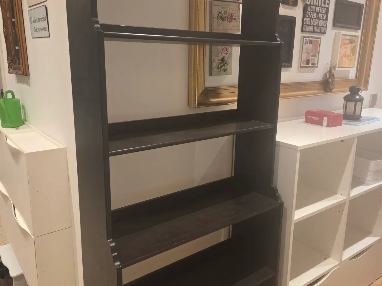 Billede 1 - Sort reol fin men brugsspor