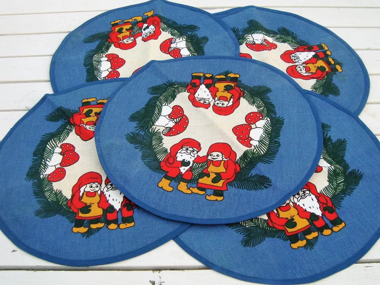 Billede 1 - 5 stk. Stof Juledækkeservietter
