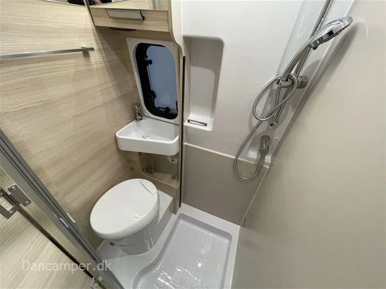 Billede 20 - 2024 - Chausson V594 Max   Flot nyt design - 5 sovepladser - van med to dobbeltsenge på tværs i køjesystem. 2,2, L motor , 140 HK, articpakke, solcelle og markise m.m.