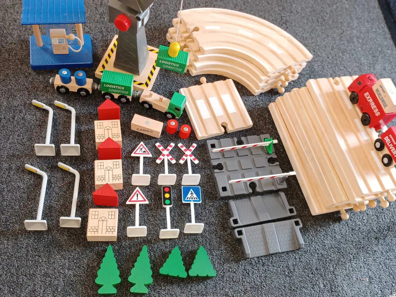 Billede 6 - Togbane med to elektriske tog