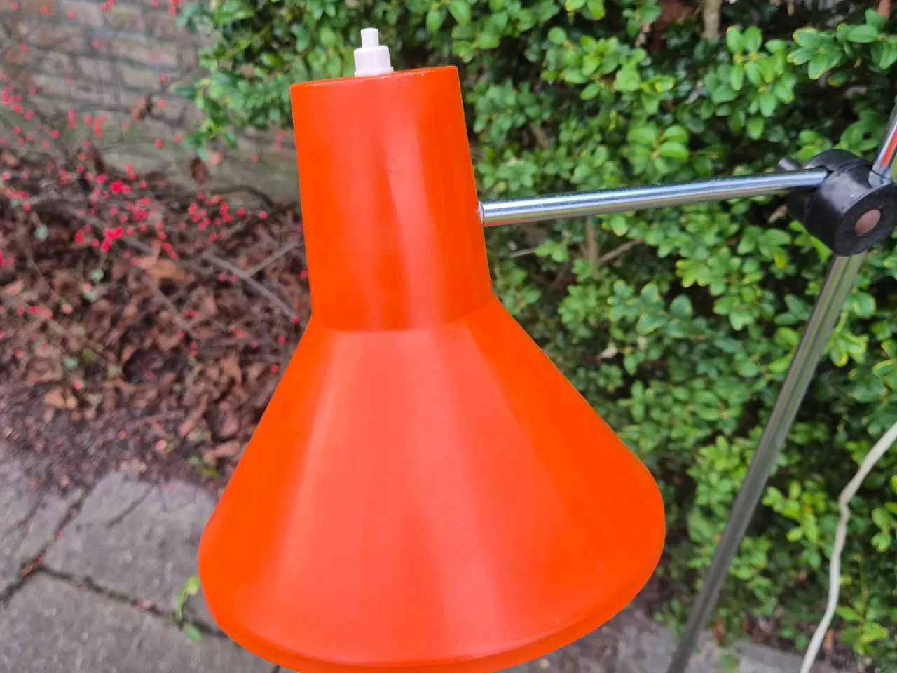 Billede 4 - Orange gulvlampe med skærm som på en arkitektlampe