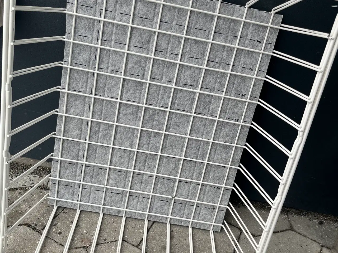 Billede 6 - Billeder, hundeskåle, trækasse, hylde til bad. 