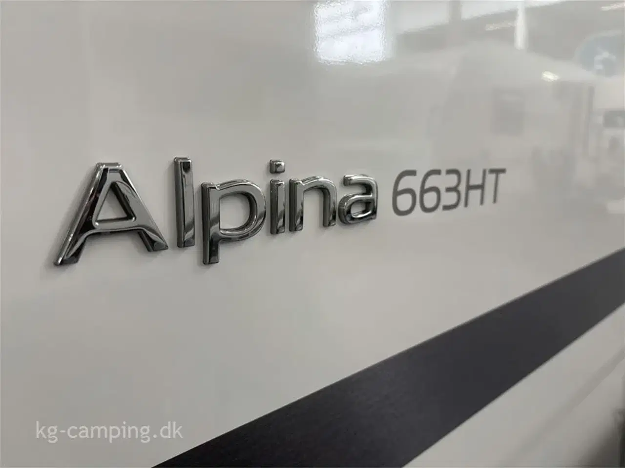 Billede 17 - 2025 - Adria Alpina 663 HT   Skøn fastliggervogn med fritstående dobbeltseng og Alde centralvarme.