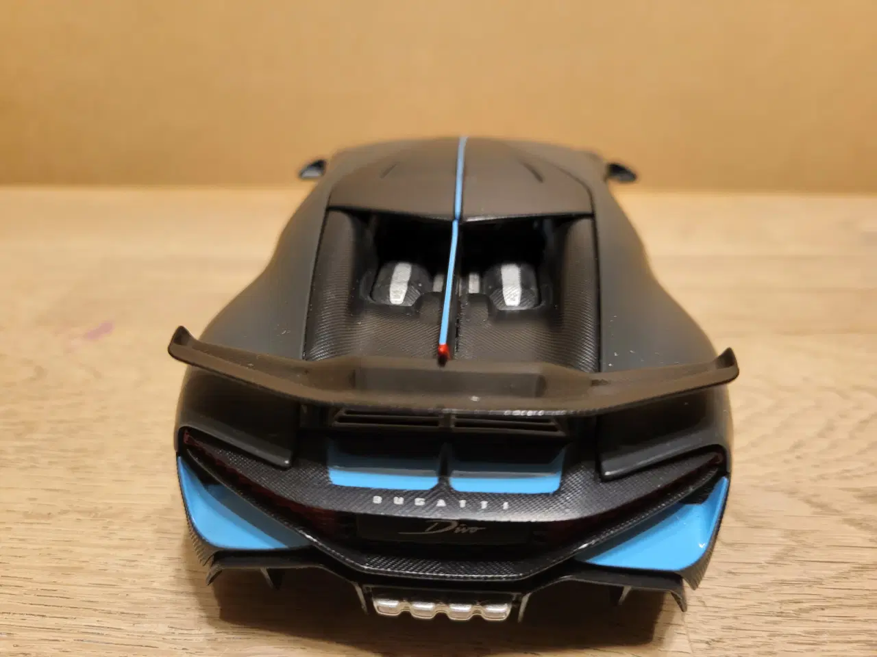 Billede 4 - Modelbil, Bugatti Divo 2018, skala 1/24