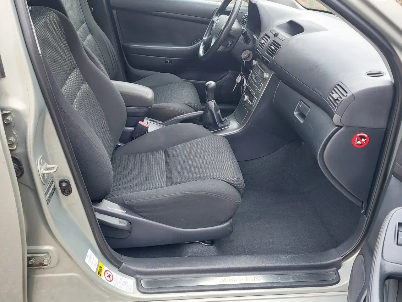 Billede 7 - NYSYNET TOYOTA AVENSIS 1,8 STW MED TRÆK