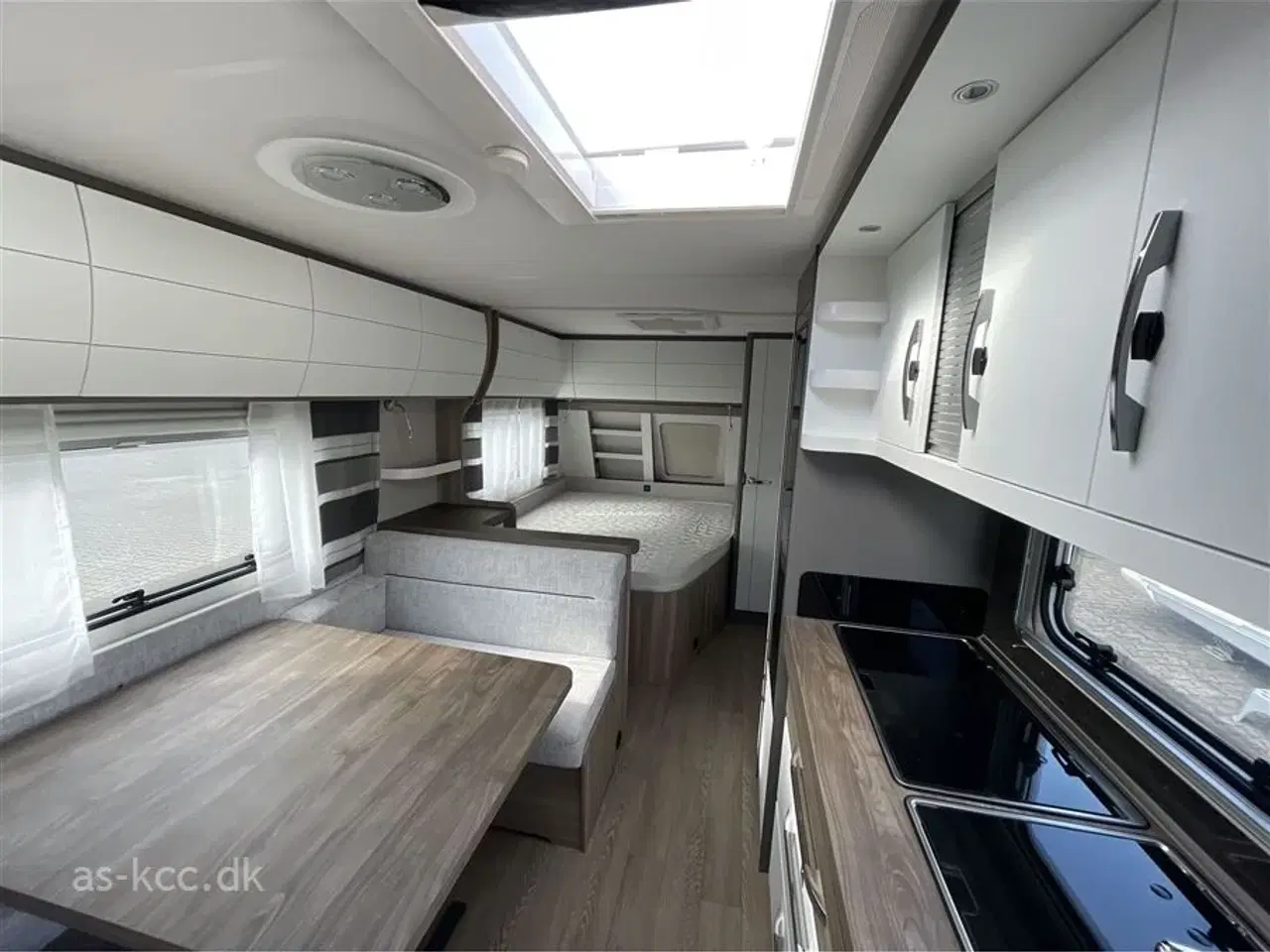 Billede 4 - 2024 - Hobby Excellent Edition 650 KMFe   Honbby Excellent Edition 650 KMFE 2024 Isabella Forum 3,5 m fortelt samt tæppe og presenning. medfølger