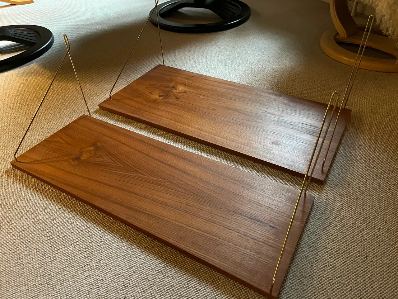 Billede 2 - Teaktræs hylder sælges  mål 78,5 X 28 cm  kr. 500 
