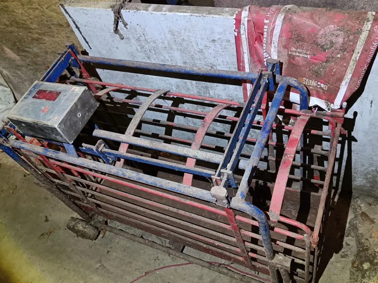 Billede 3 - - - - Grisevægt