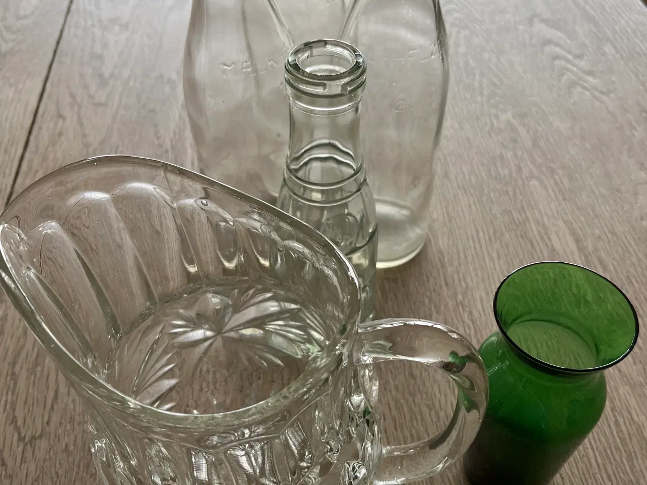 Billede 1 - Retro. Ældre glaskande, grøn vase og mælkeflasker