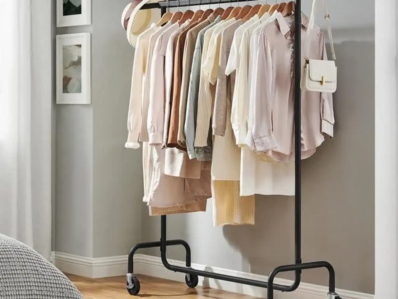 Billede 7 - Tøjstativ med hjul kraftigt, udtrækkelig bøjlestang, 130 kg bæreevne, 45 × (110–150) × 163 cm, mat sort