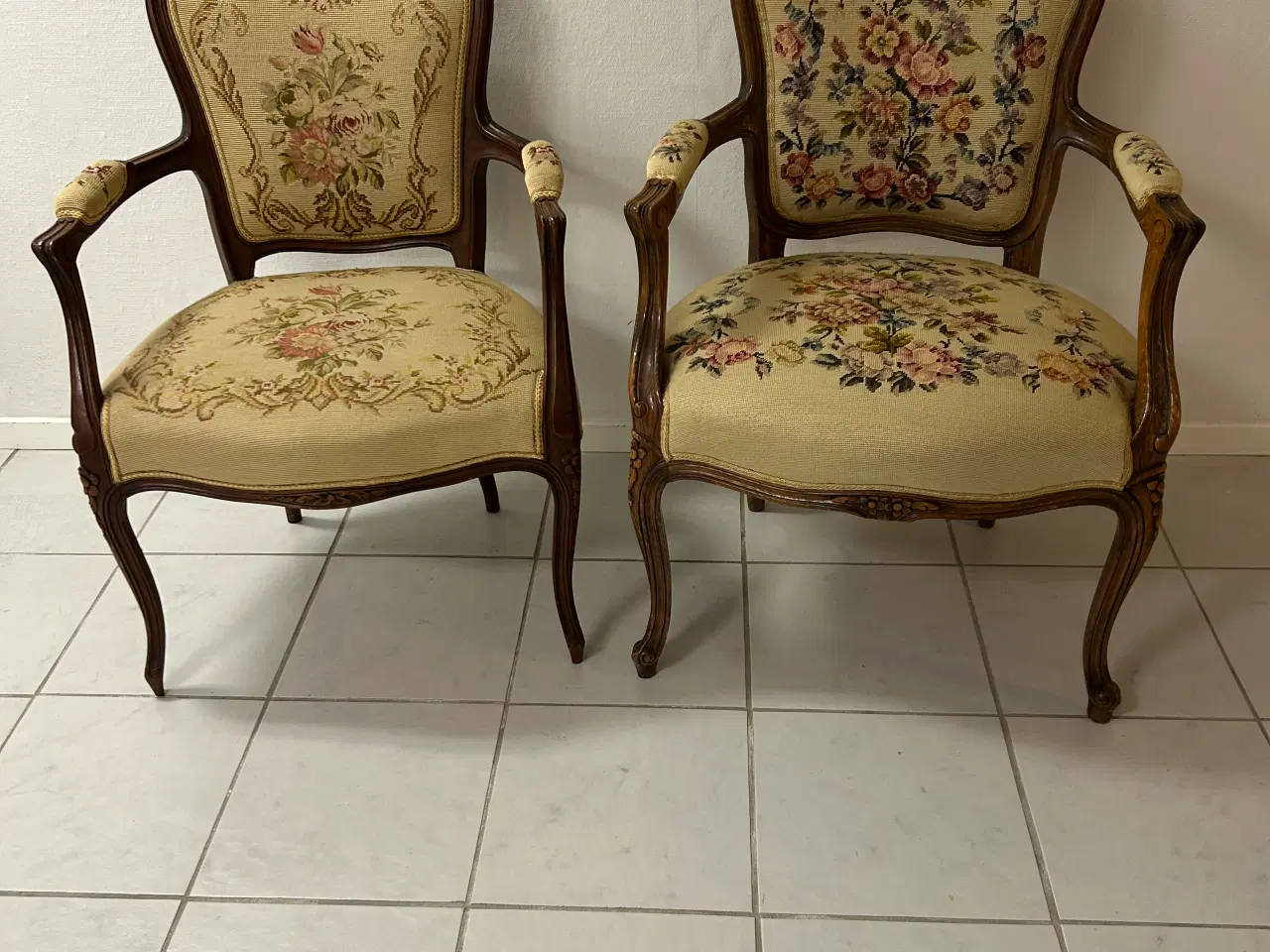 Billede 1 - Håndbroderet rokokostol med behagelig siddekomfort