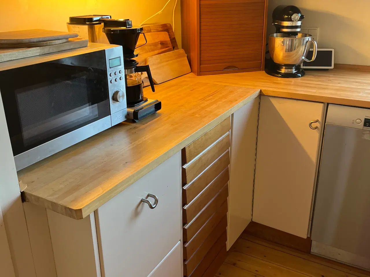 Billede 4 - Pænt og funktionelt køkken – inkl. næsten alle hvi