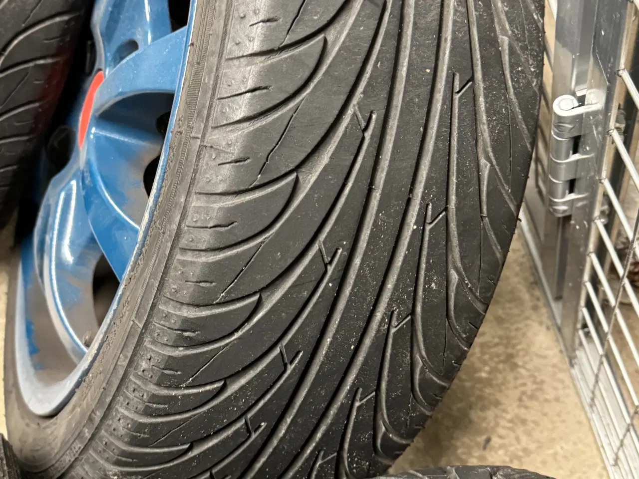 Billede 2 - Godt 4 alufælge med dæk 165x45x15 spostdæk