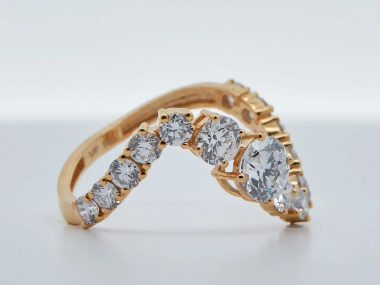 Billede 2 - Forlovelsesring guld. 2.19ct diamant
