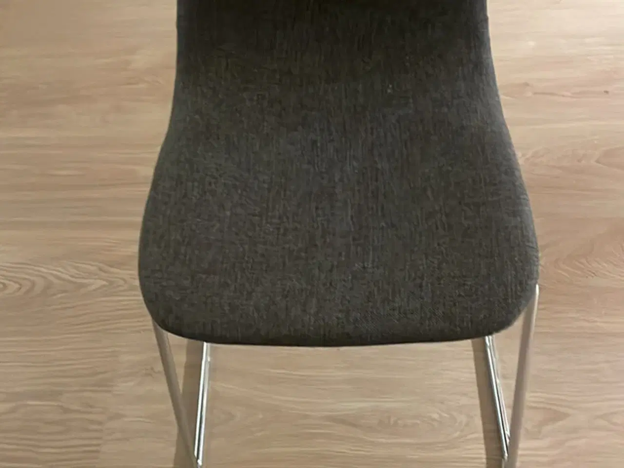 Billede 1 - Spisebordsstole med grå betræk