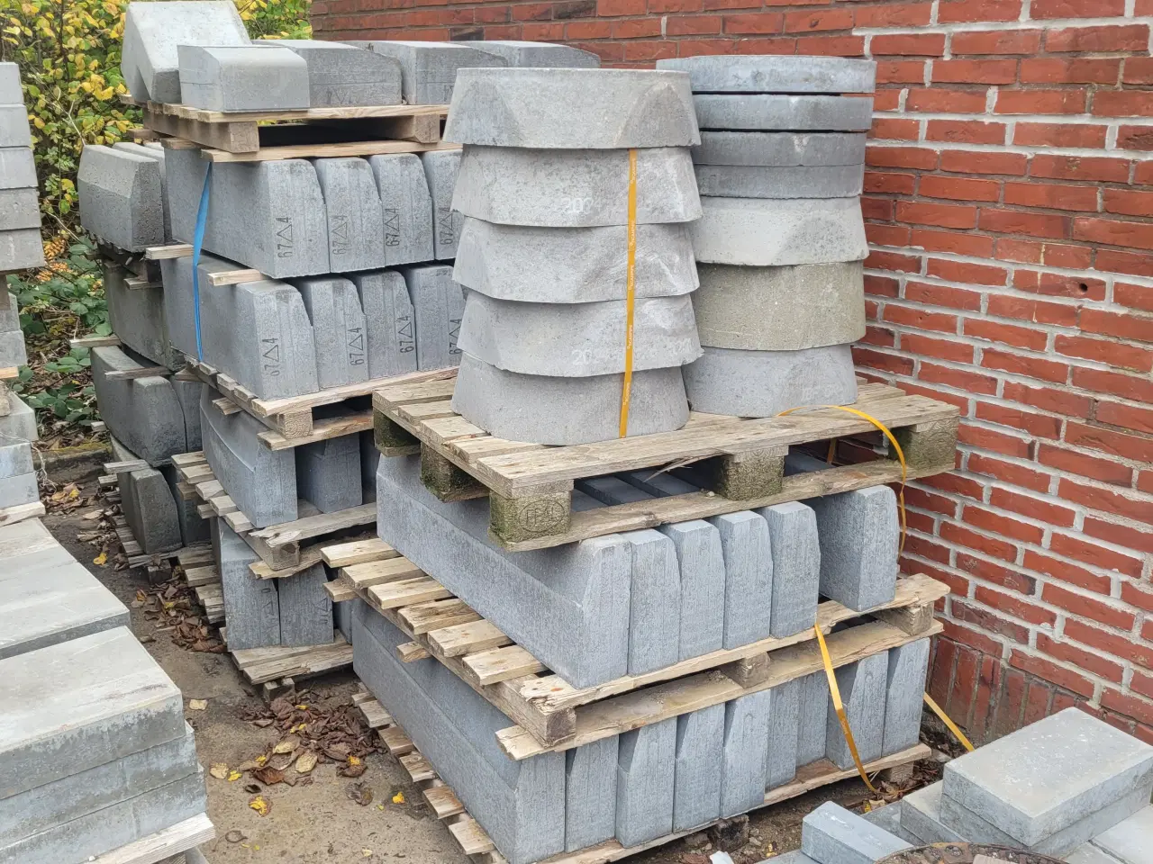 Billede 8 - Betonfliser, vandrende og kantsten