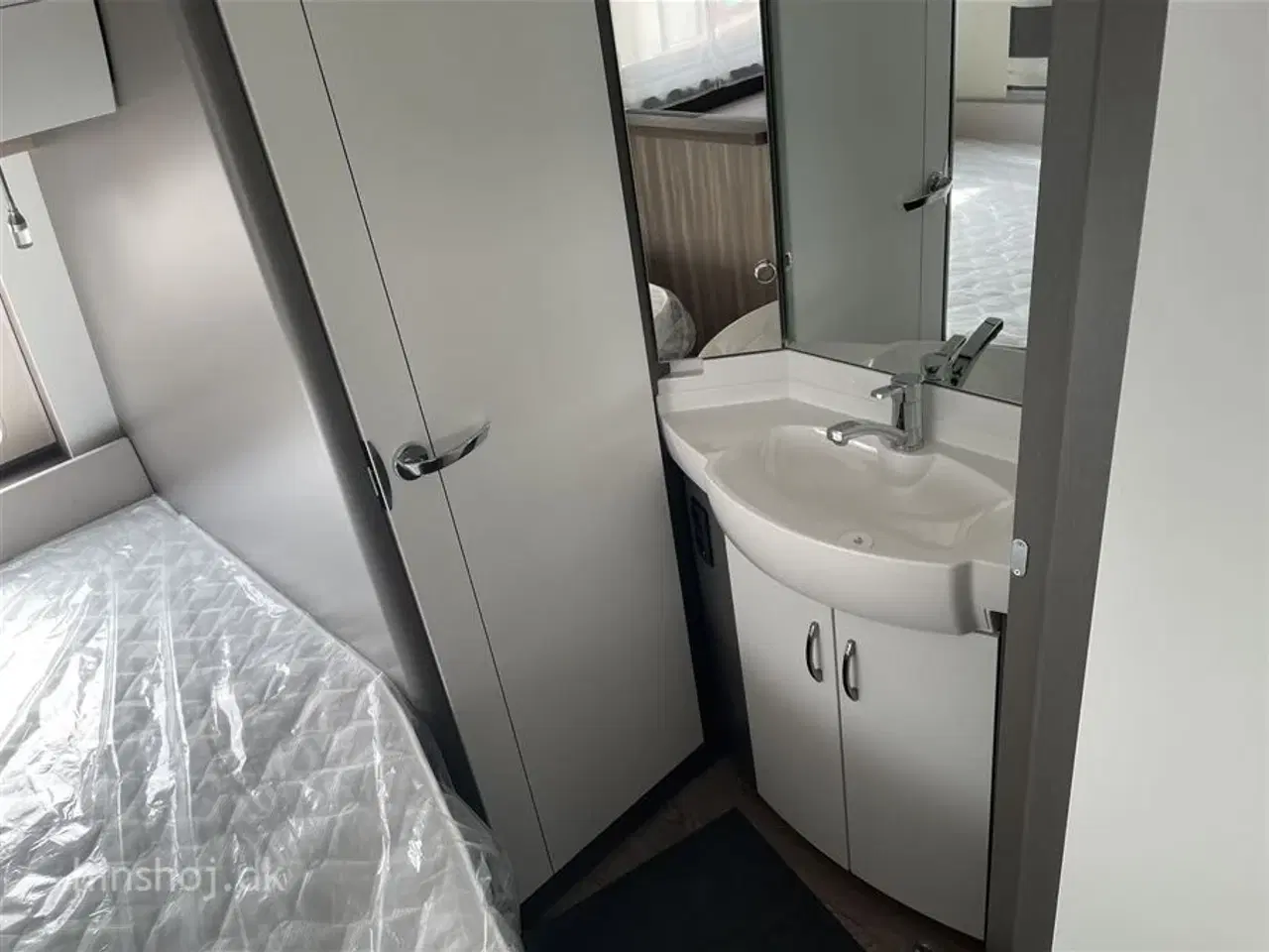 Billede 11 - 2023 - Hobby Excellent Edition 650 KMFe Stor rummelig familievogn med 3 køjer fra Hinshøj Caravan