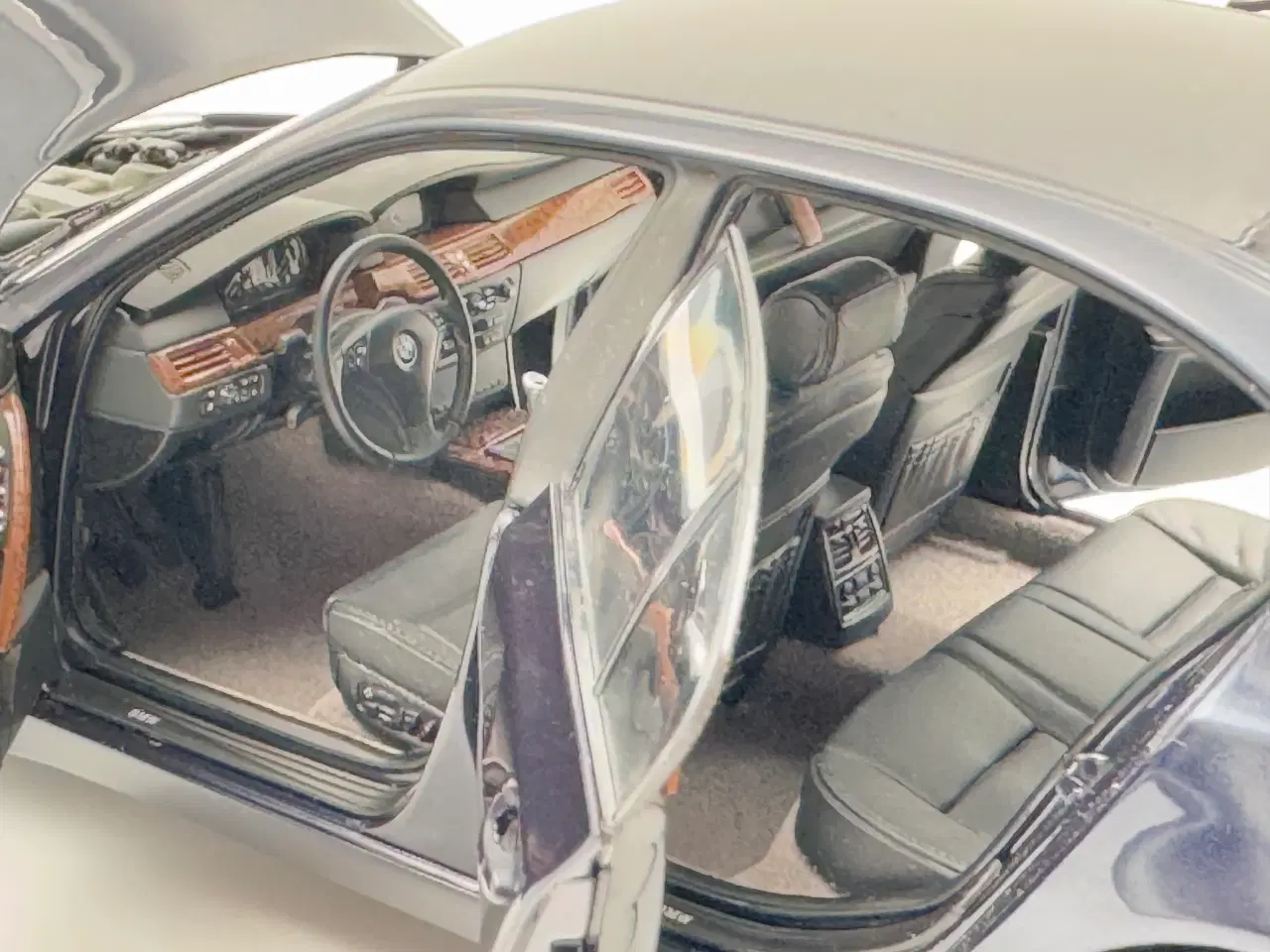 Billede 9 - 2003 BMW 545i V8 Sedan E60 - KYOSHO - 1:18