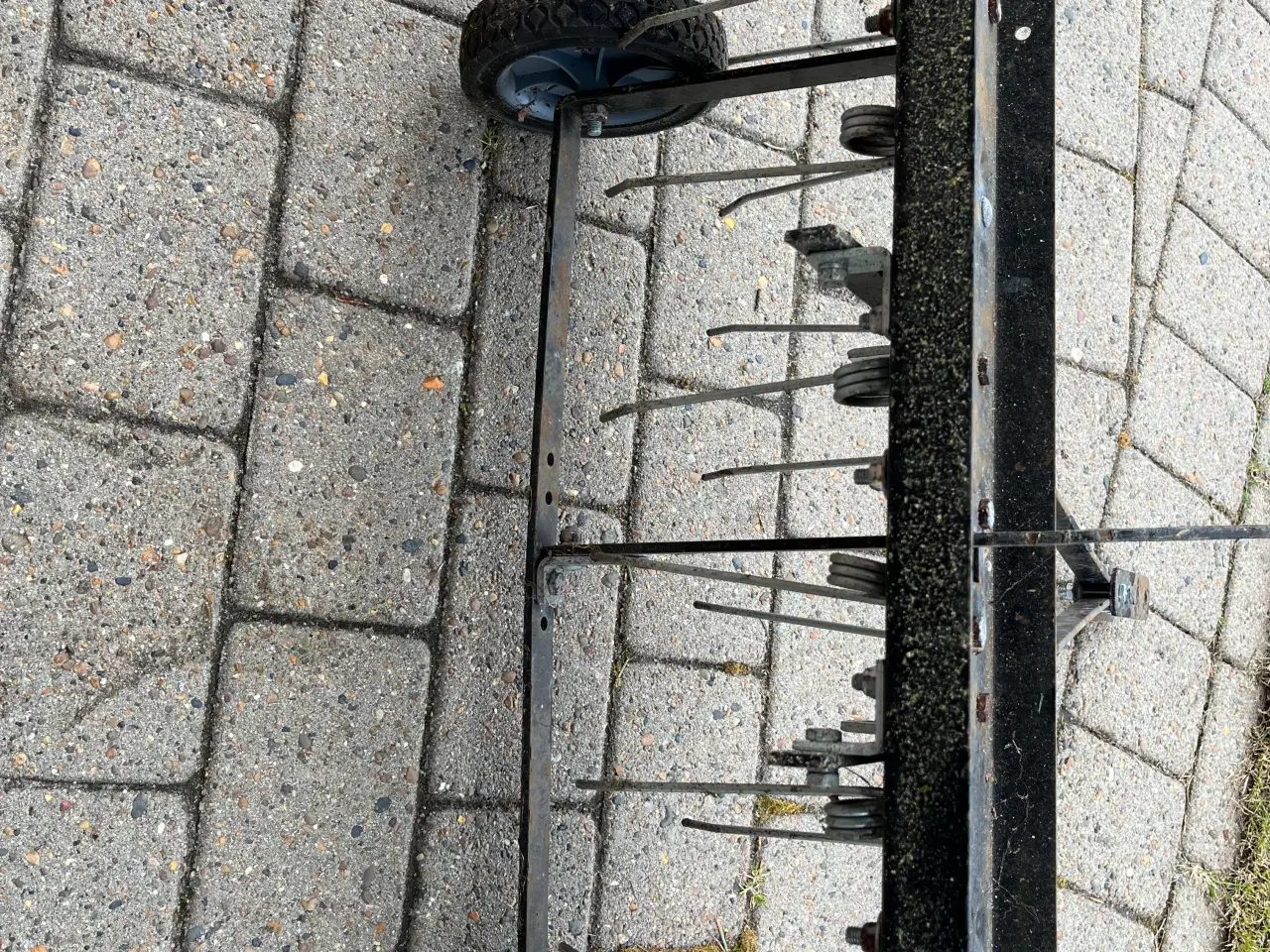 Billede 2 - Rive til plænetraktor