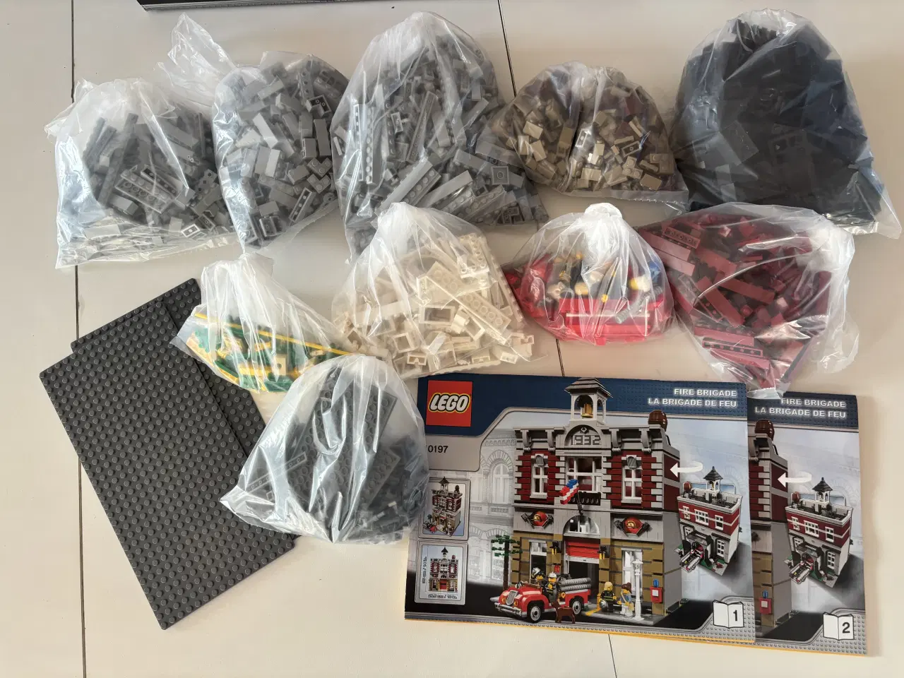 Billede 2 - 10197. LEGO modular brandstation.