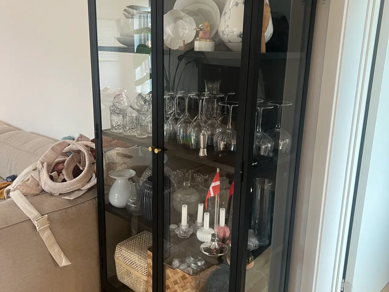 Billede 1 - Sort vitrineskab 