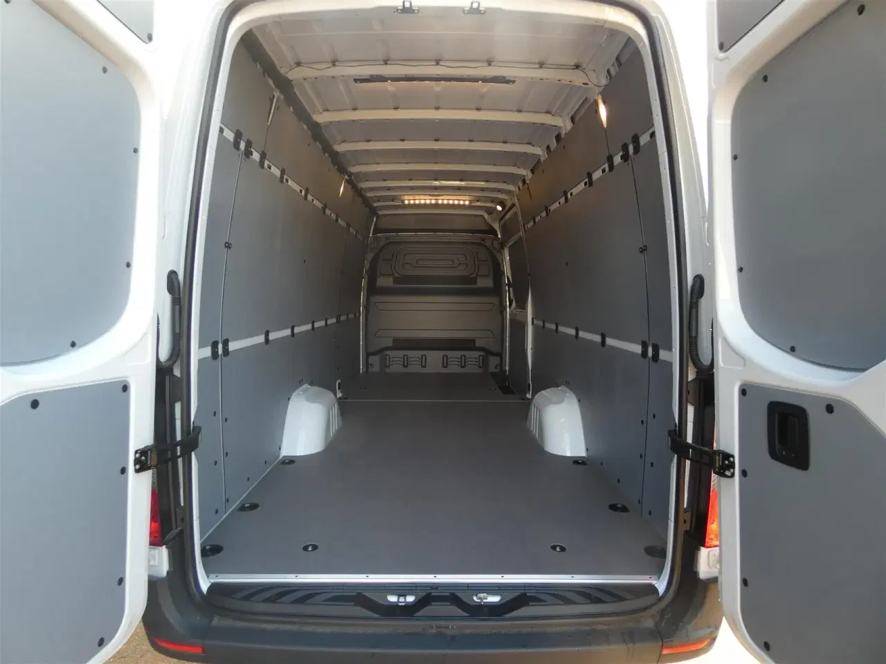 Billede 8 - Mercedes-Benz Sprinter 317 2,0 CDI A4 H2 RWD 9G-Tronic 170HK Van Aut.