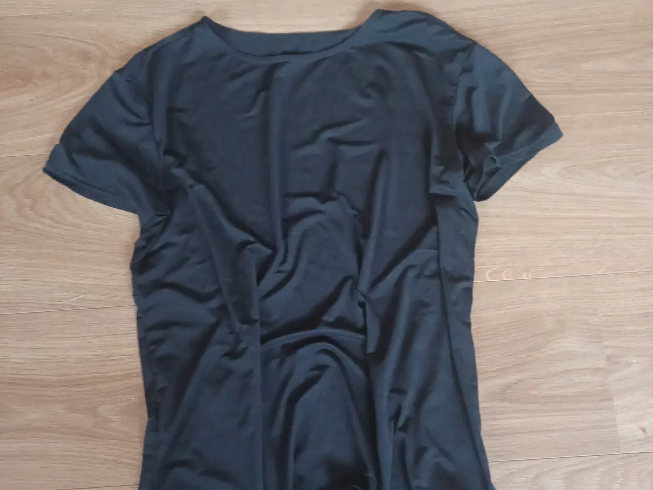 Billede 4 - Stor pose med ca 29 stykker tøj