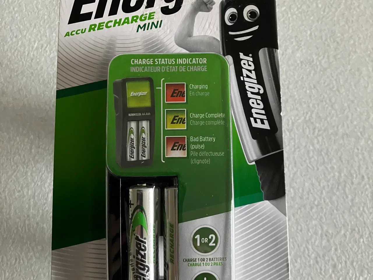 Billede 1 - Oplader Mrk Energizer med 2 opladelige batterier. 