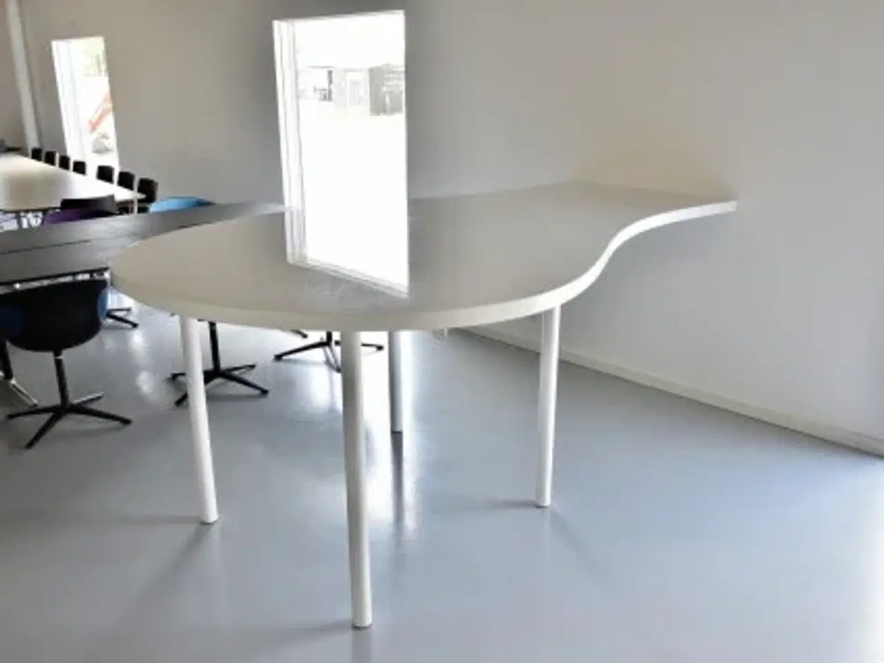 Billede 3 - Højbord/ståbord i hvid med hvidt stel