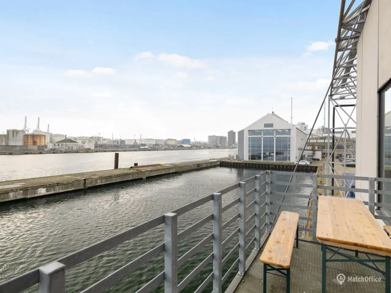 Billede 11 - Højloftet erhvervslejemål med udsigt til bugten