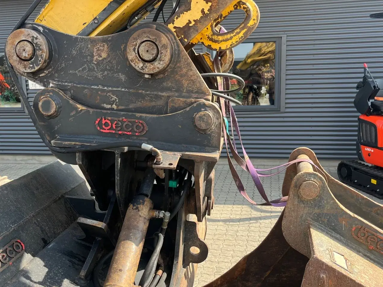 Billede 3 - New Holland E215B 21 ton maskine med 2 skovle.
