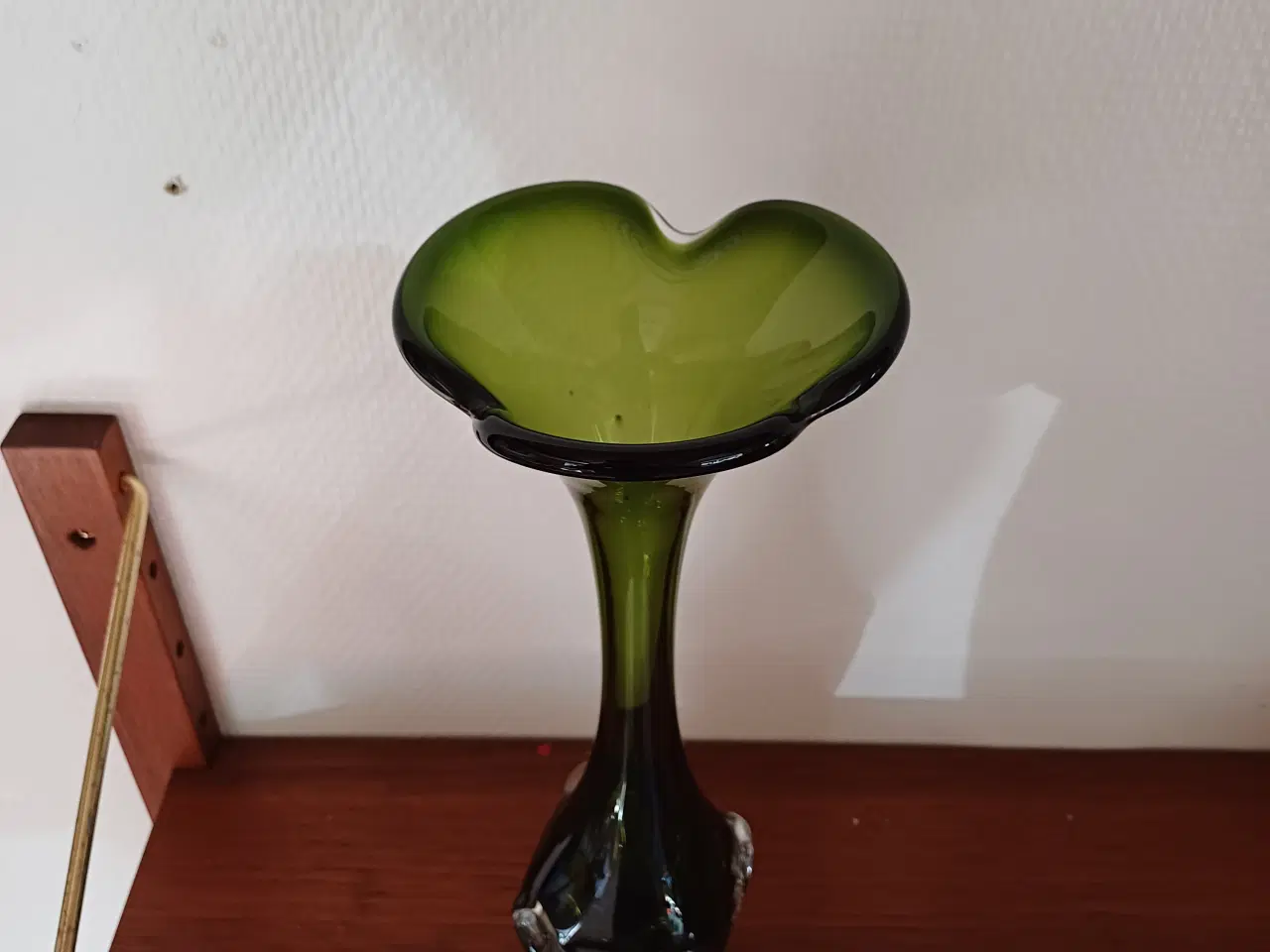 Billede 2 - Smuk grøn glas vase 