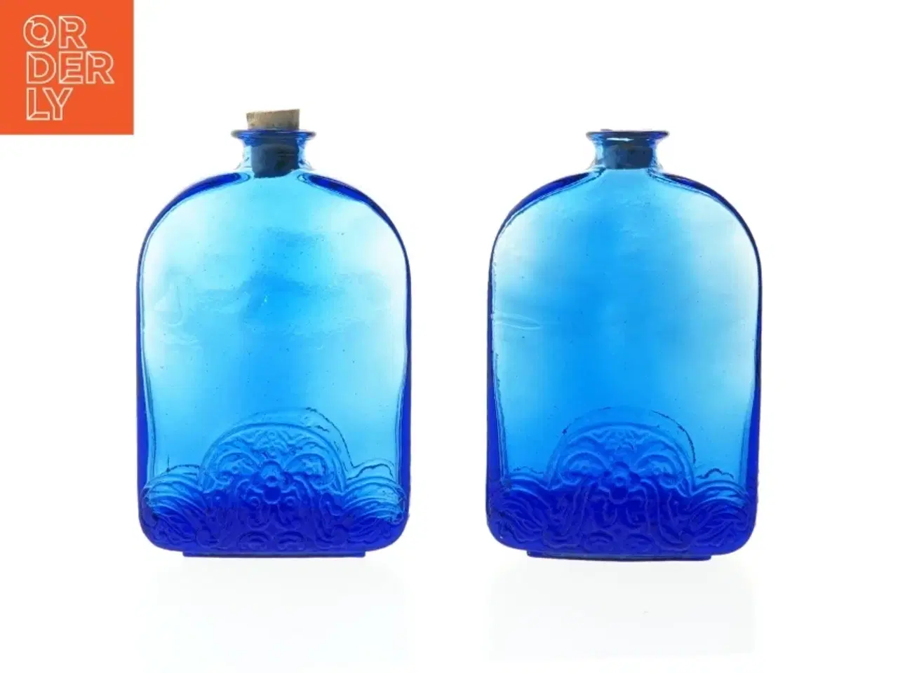 Billede 1 - 2 stk Håndlavede glasflasker med prop (str. H. 14 cm. b. 8,5 cm)