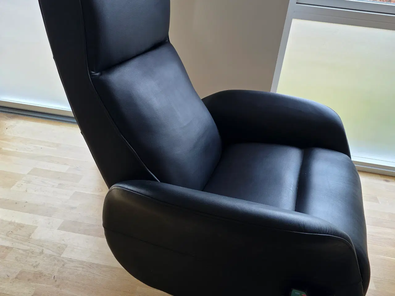 Billede 3 - Lindebjerg otium stol 360 Luksus med massage/varme