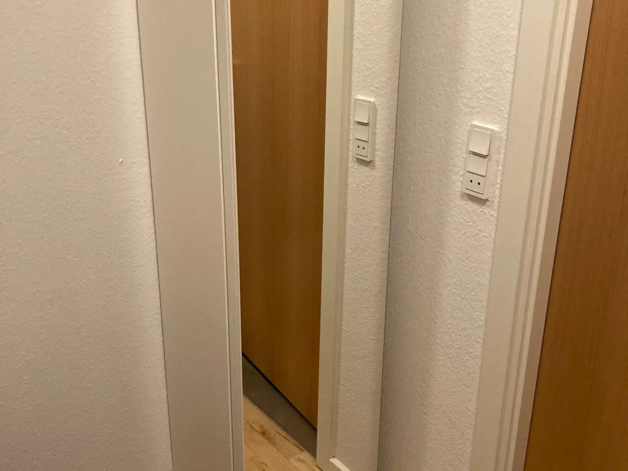 Billede 1 - Højskab til badeværelse.