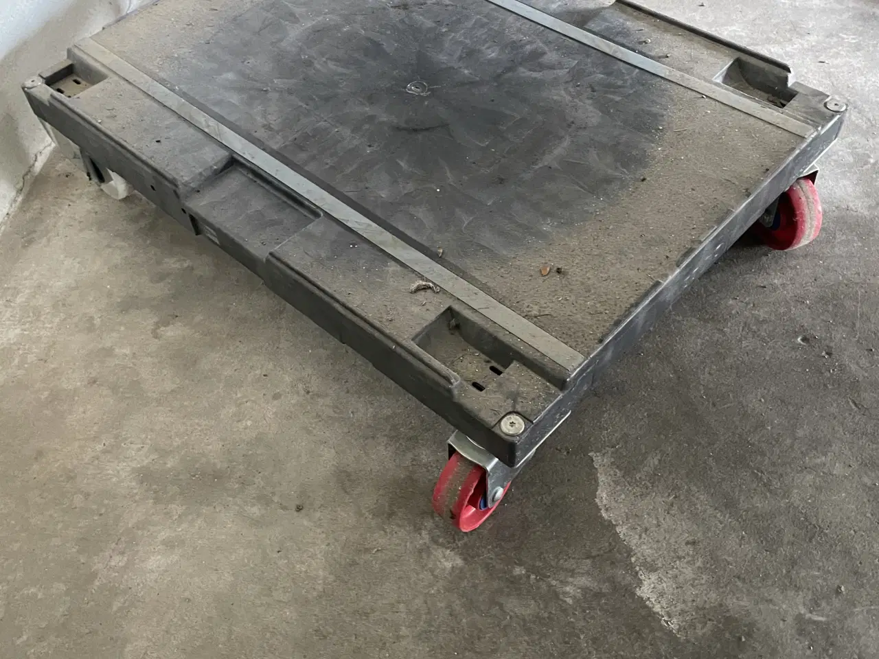 Billede 3 - Plast Halvpalle med hjul