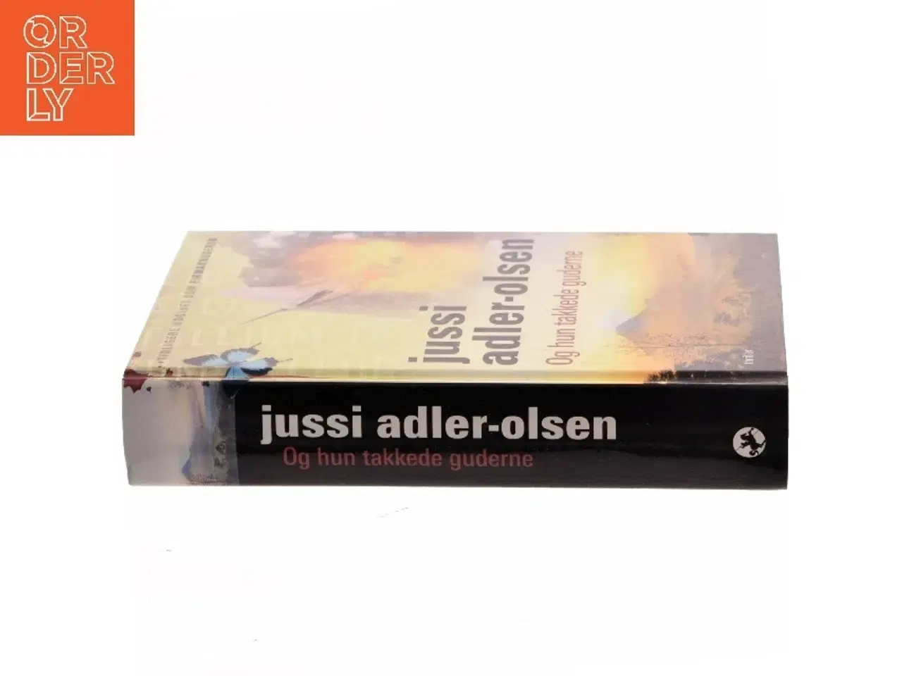 Billede 2 - Og hun takkede guderne af Jussi Adler-Olsen (Bog)