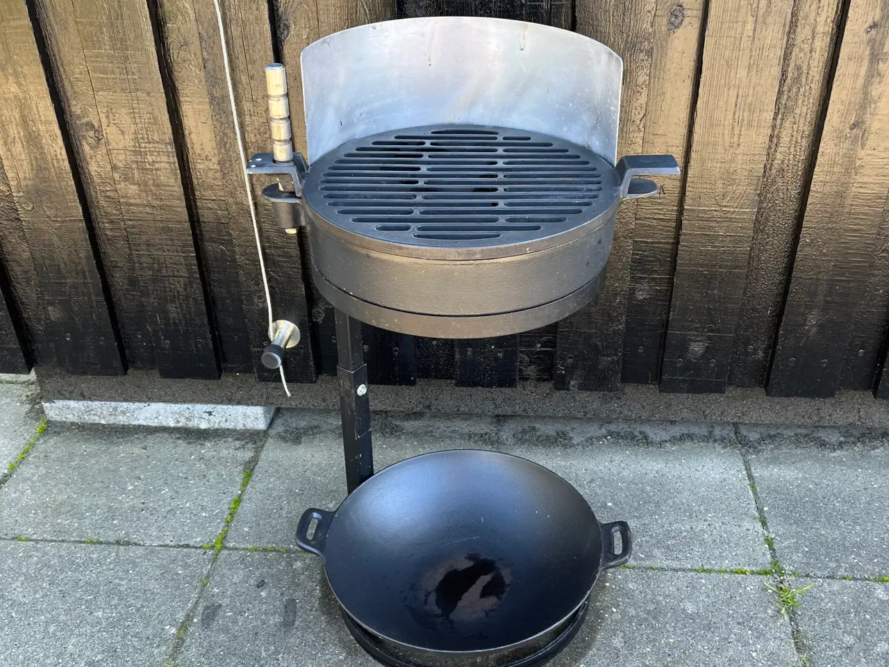 Billede 2 - Støbejerns grill med indstilling højfe