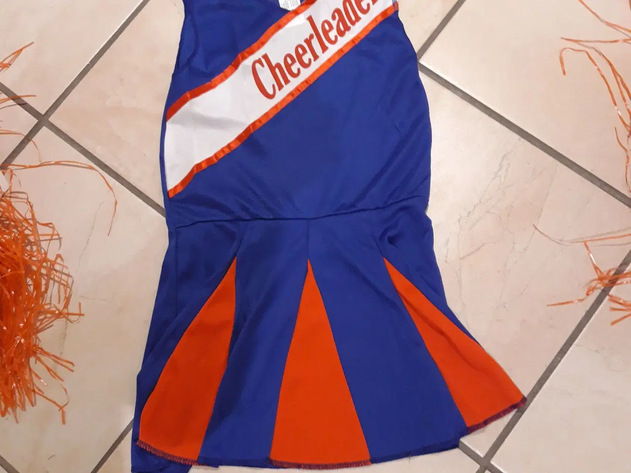 Billede 4 - Cheerleaderkostume str. 128